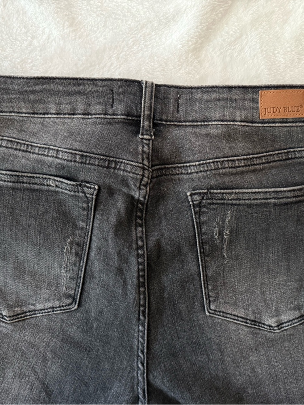 Judy Blue Skinny Fit Grey Stretch Distressed Capris 11/30 size 11 - Picture 9 of 9